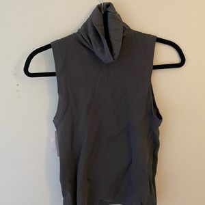 aritzia dark grey top size medium